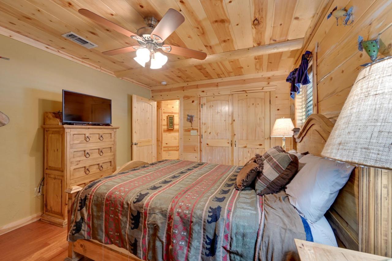 Broken Bow Cabin With Hot Tub And Deck - 4 Mi To Lake! エクステリア 写真