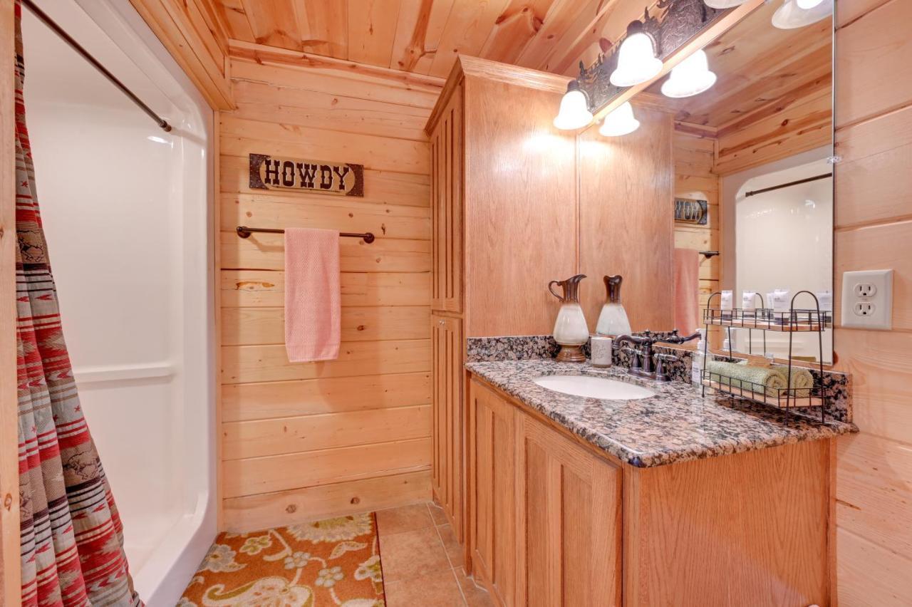 Broken Bow Cabin With Hot Tub And Deck - 4 Mi To Lake! エクステリア 写真