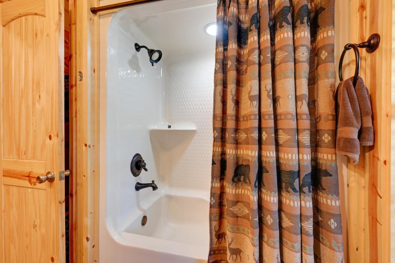 Broken Bow Cabin With Hot Tub And Deck - 4 Mi To Lake! エクステリア 写真