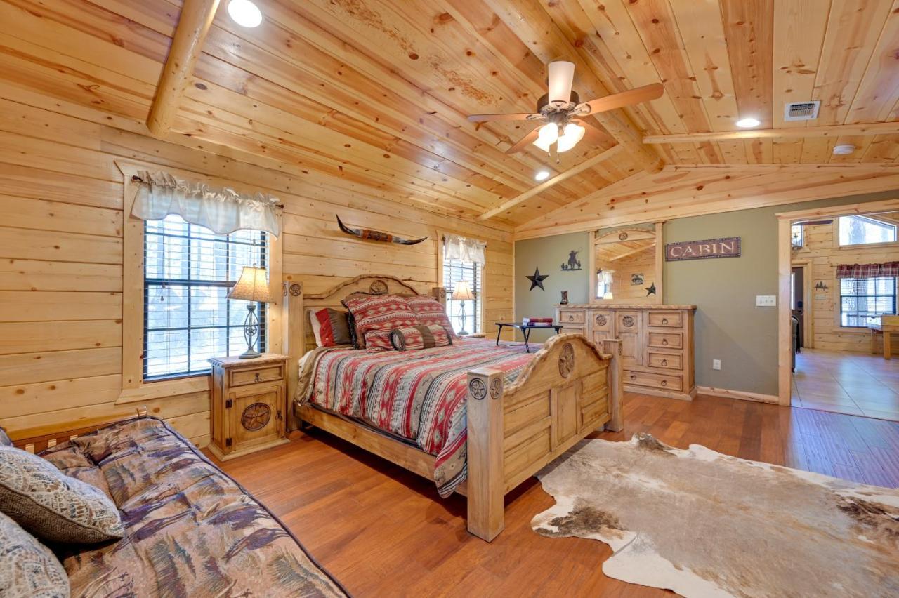 Broken Bow Cabin With Hot Tub And Deck - 4 Mi To Lake! エクステリア 写真