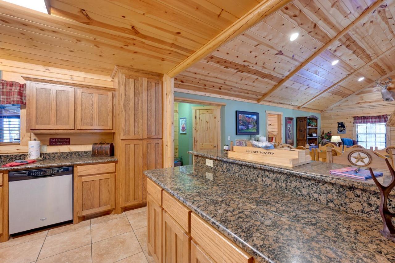 Broken Bow Cabin With Hot Tub And Deck - 4 Mi To Lake! エクステリア 写真
